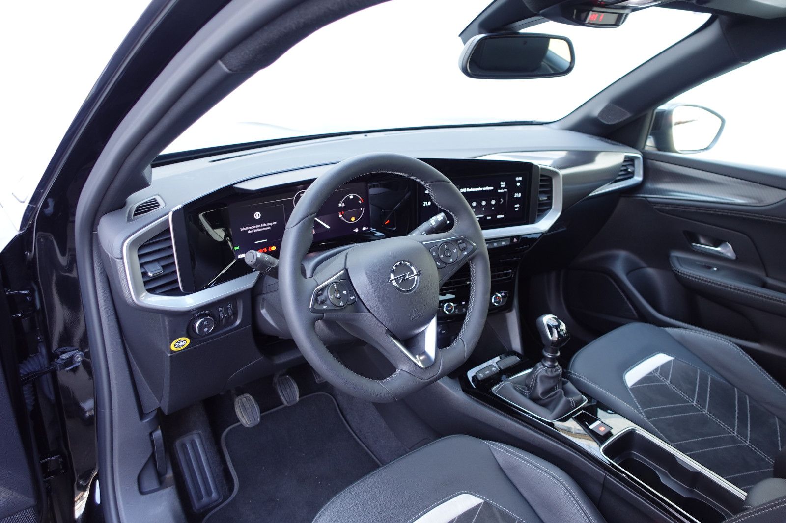 Fahrzeugabbildung Opel Mokka Ultimate 1.2T,Sitzhz,Kamera,18"Alu,PP,LED