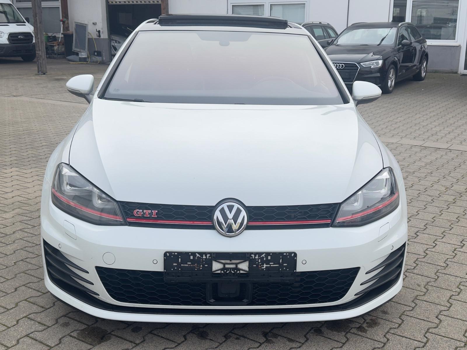 Volkswagen Golf VII Lim. GTI Performance Panorama DSG