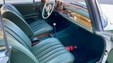 Mercedes-Benz 220
