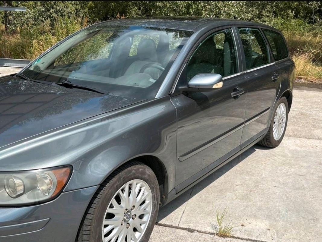 Volvo V50 2005 — rear view
