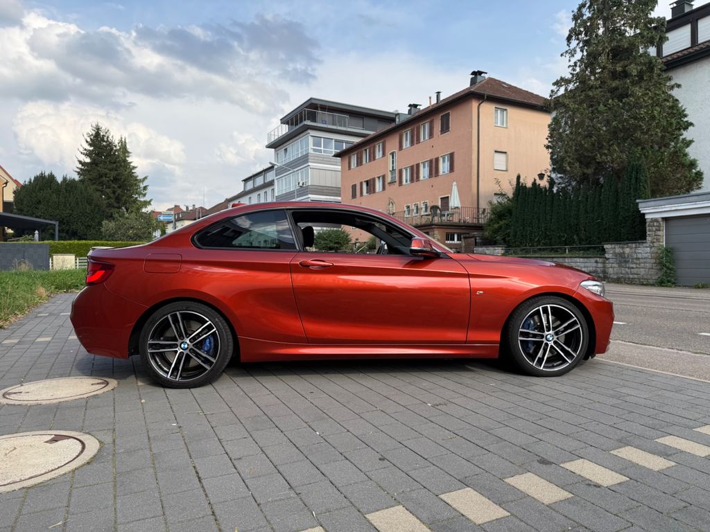 BMW 225
