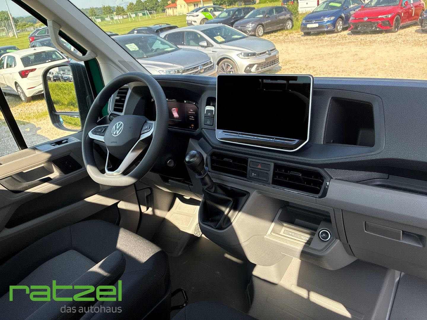 Fahrzeugabbildung Volkswagen Crafter 35 Pritsche MR AHK+Klima+Allwetterreifen