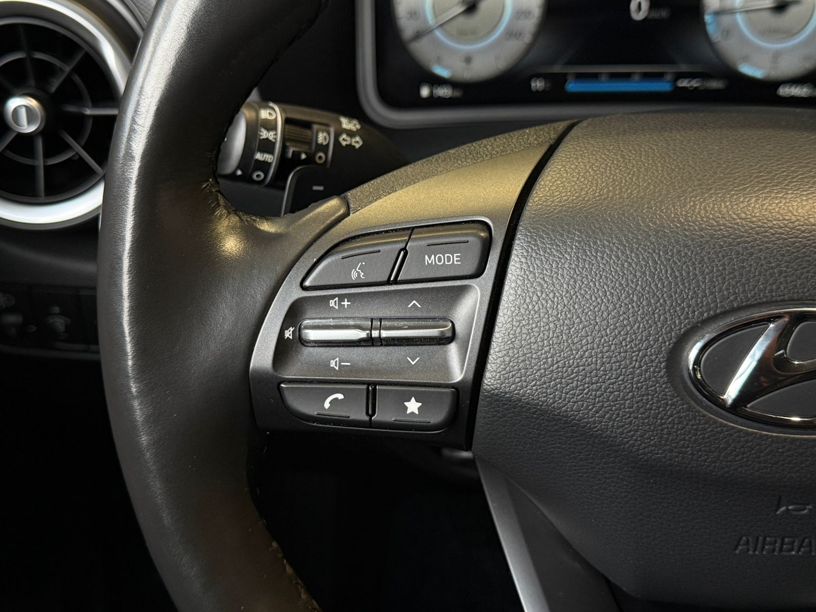 Fahrzeugabbildung Hyundai KONA Prime HUD ACC KAM LED