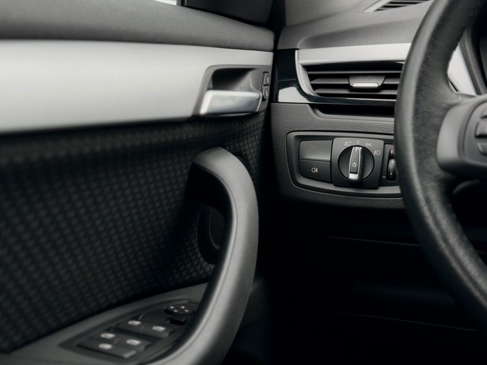 Fahrzeugabbildung BMW X1 xD25e DAB Navi Lordos PDC Geschwindigkeitsreg