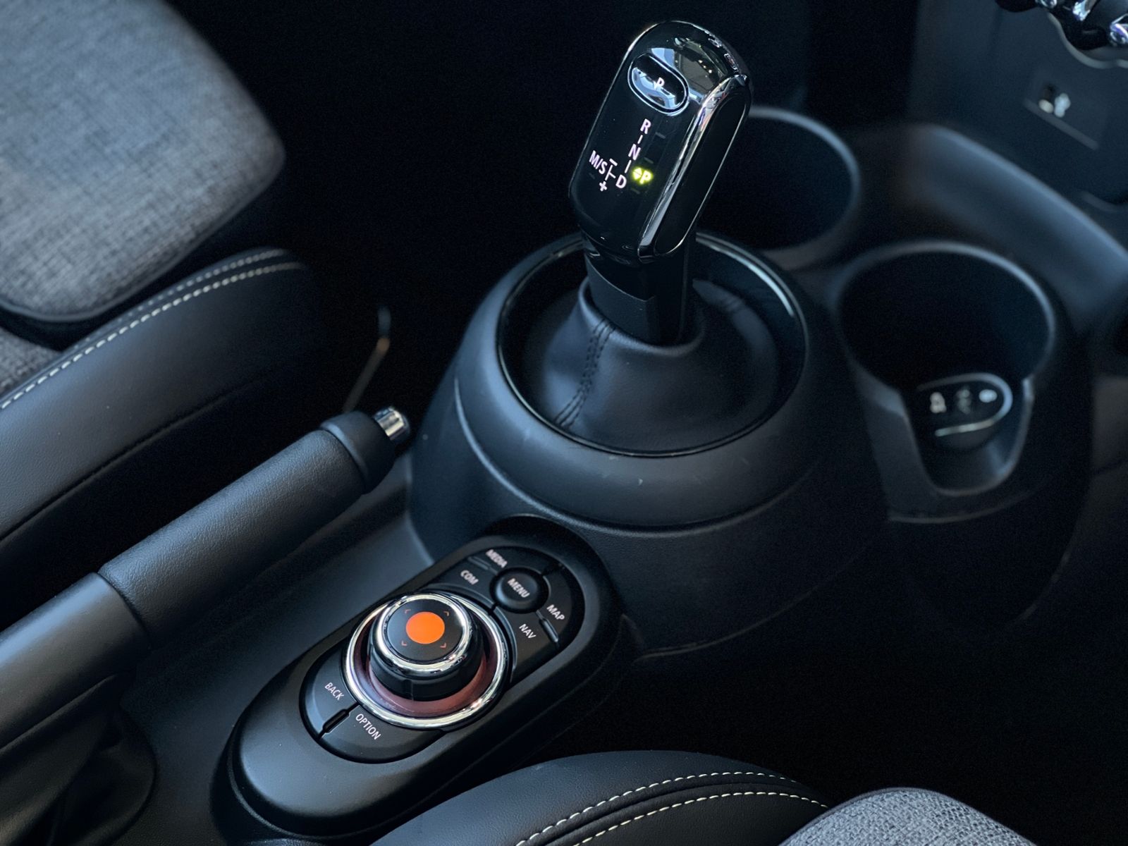 Fahrzeugabbildung MINI Cooper S Cabrio Chili LED NAV RFK SHZ ALU