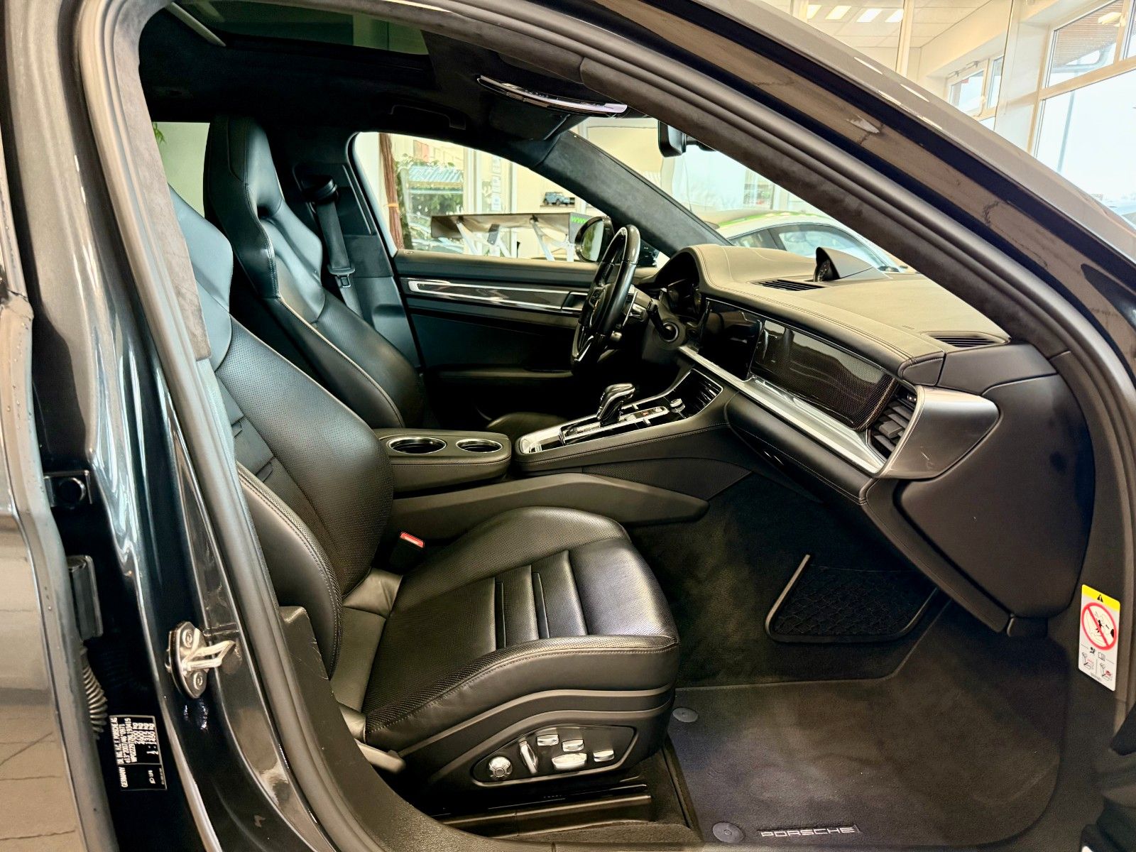 Fahrzeugabbildung Porsche Panamera GTS Sport Turismo Panorama/ACC/HeadUP