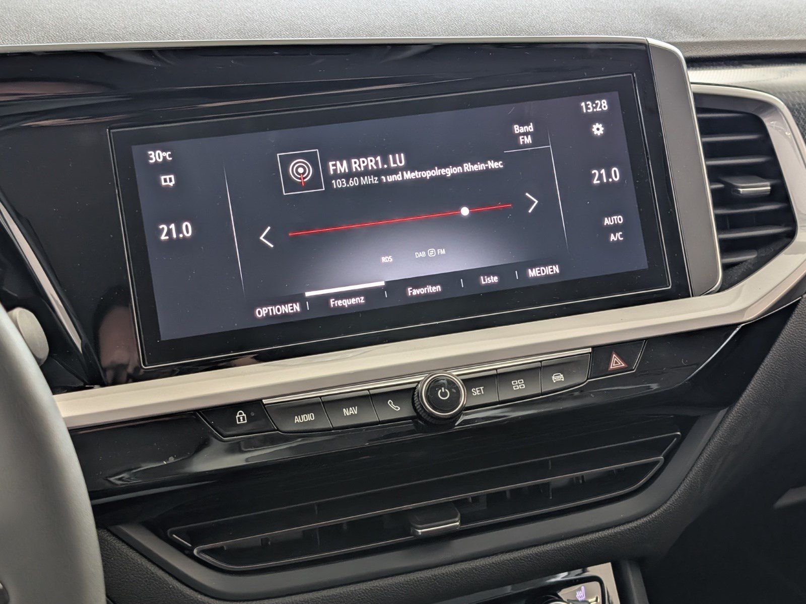 OPEL Grandland X Grandland 1.2 Turbo GS AT8 AHK IntelliLux Navi – Bild 19
