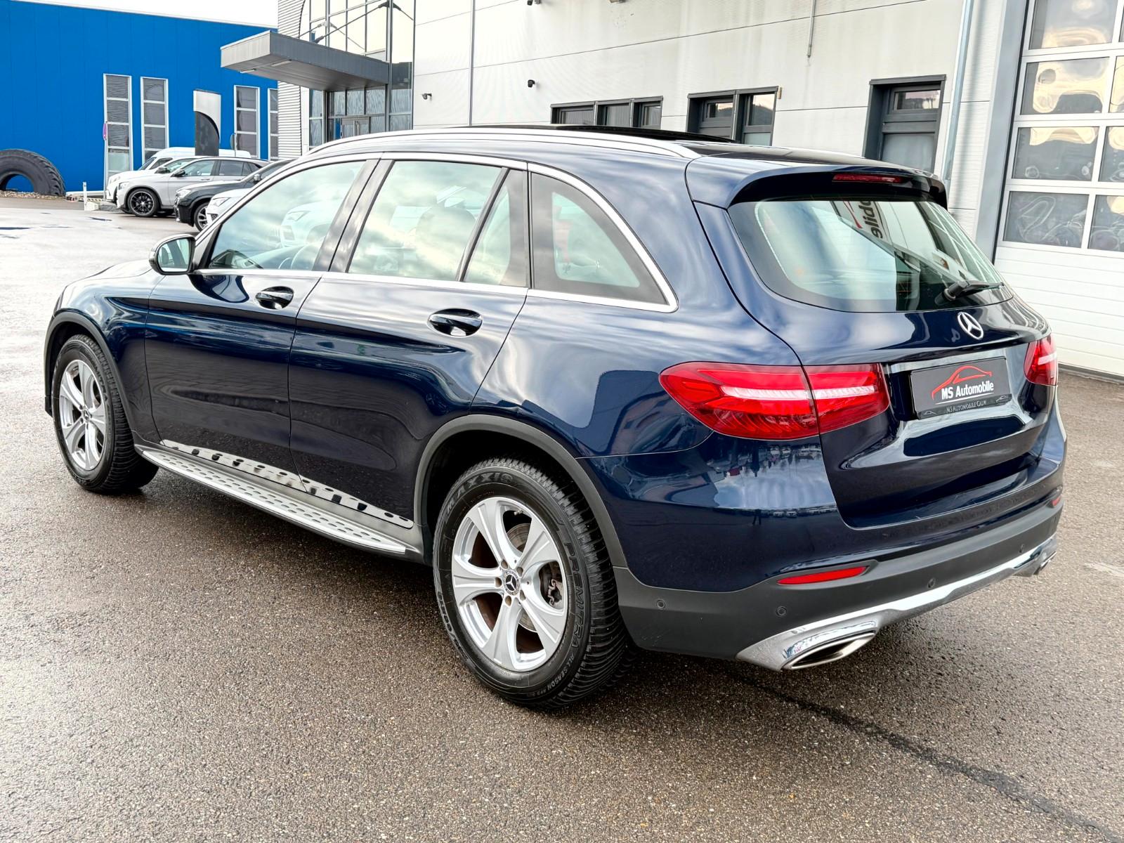 Mercedes-Benz GLC 300 4Matic Exclusive Pano_LED_Navi_HeadUp