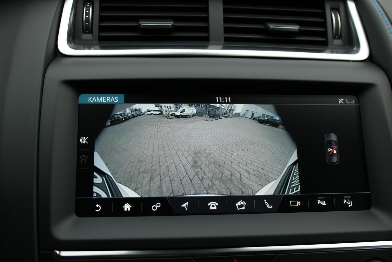 Fahrzeugabbildung Jaguar E-Pace P200 R-Dynamic SE AWD