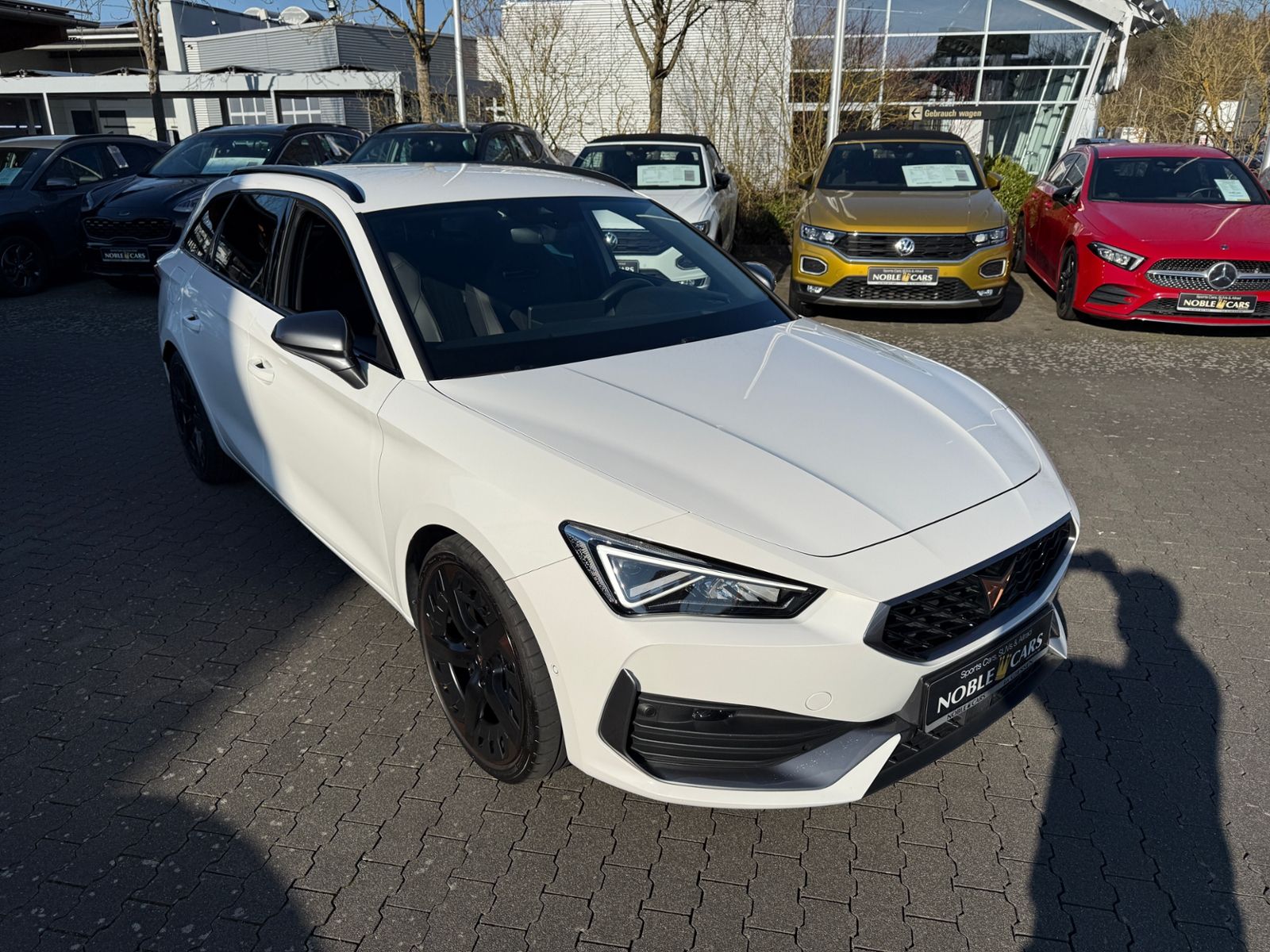 Fahrzeugabbildung CUPRA Leon Sportstourer VZ e-Hybrid ACC LED NAV 19"