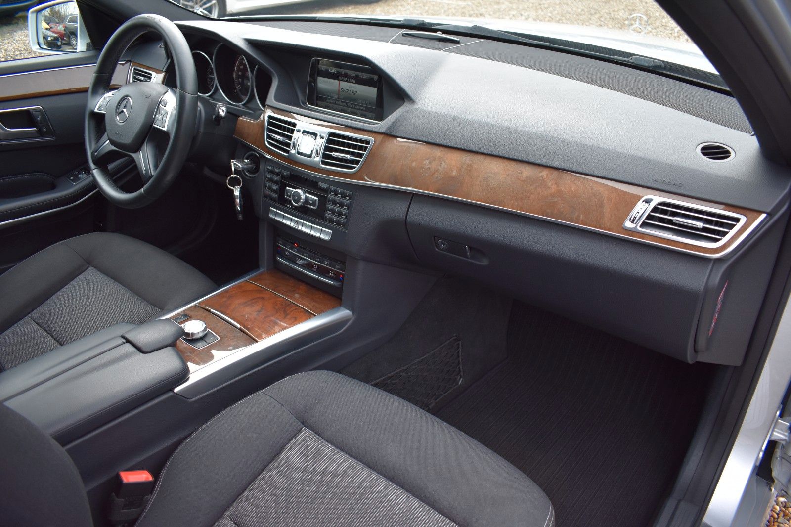 Fahrzeugabbildung Mercedes-Benz E 220 E T-Modell E 220 CDI BlueEfficiency