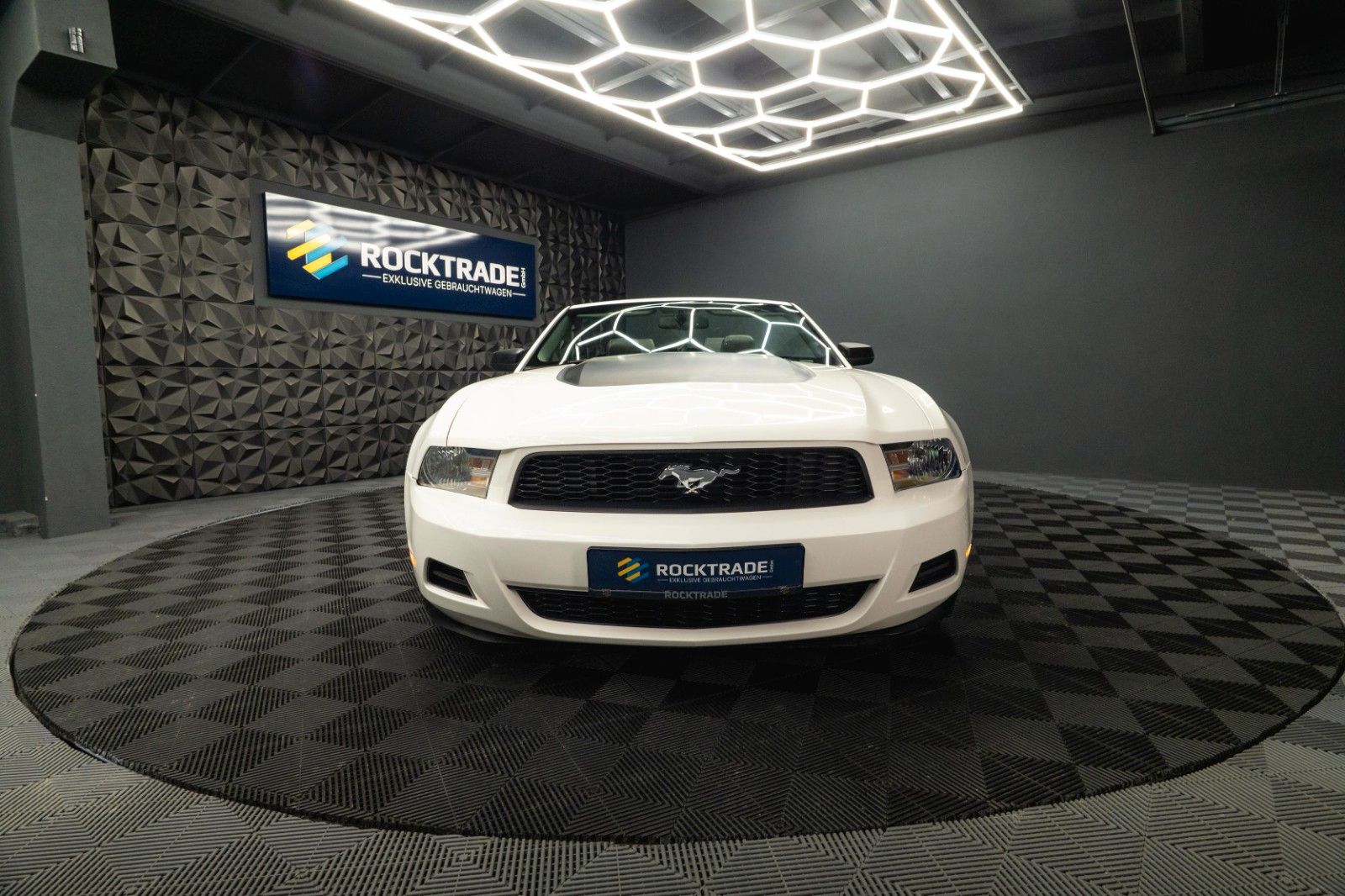 Fahrzeugabbildung Ford Mustang 3.7 V6 GT Cabrio | TÜV 2028 | 4Season
