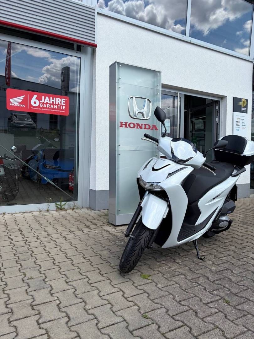Fahrzeugabbildung Honda SH 125i Smart Key Top Case MY 2026