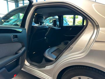 MYAUTOCENTER – Gebraucht- und Jahreswagen mit Werkstattservice in Pfaffenhofen Mercedes-Benz E 200 *AHK*Abstandstempo*Teilleder*Szhz*