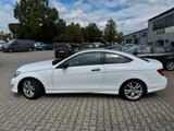 Mercedes-Benz C 180 CGI BlueEfficiency+PANO+NAVI+AMG PAKET - Mercedes-Benz C 180 aus 2012: Coupé
