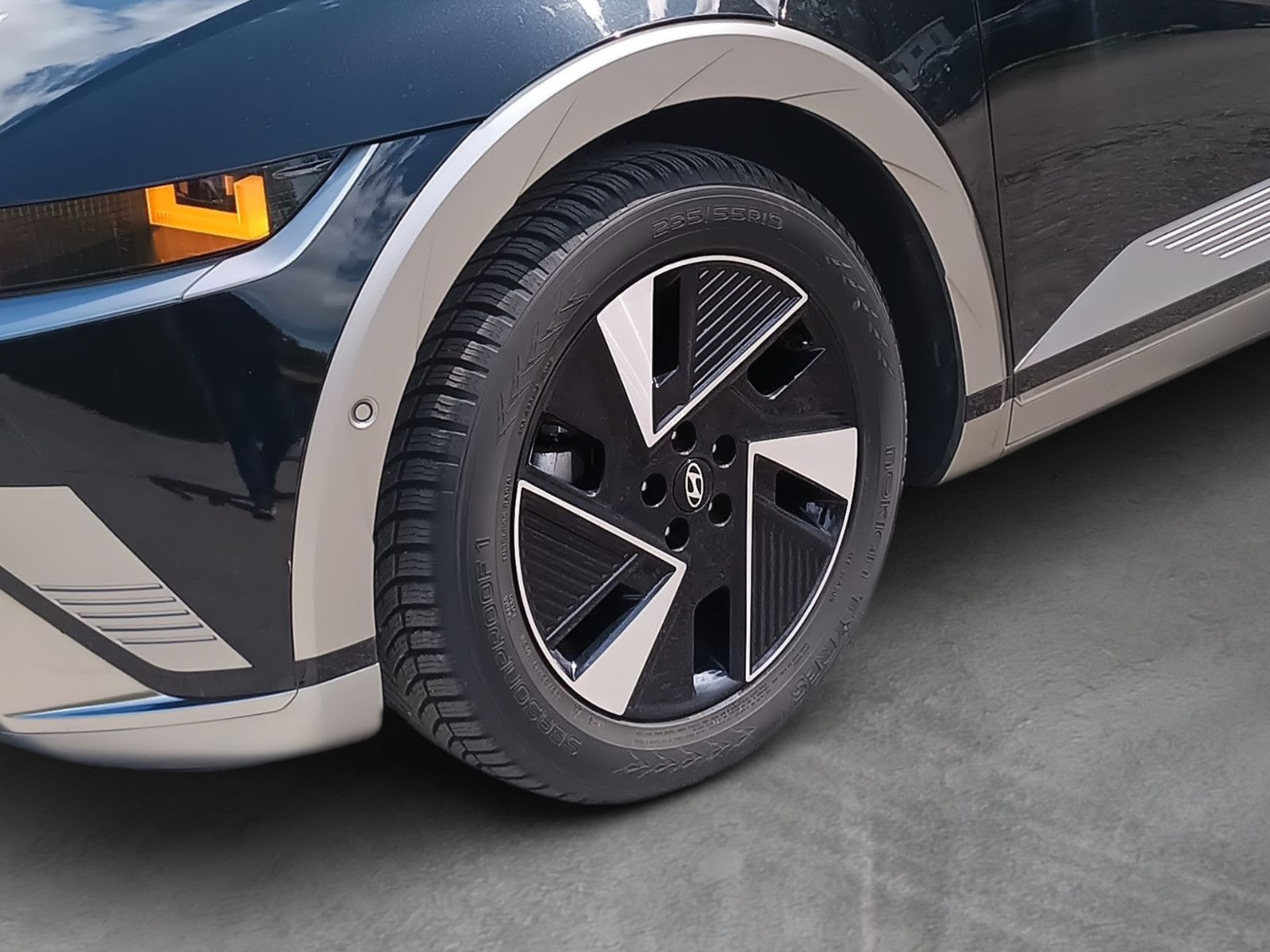 Fahrzeugabbildung Hyundai IONIQ 5 84kWh 325PS 4WD Techniq Parkpaket