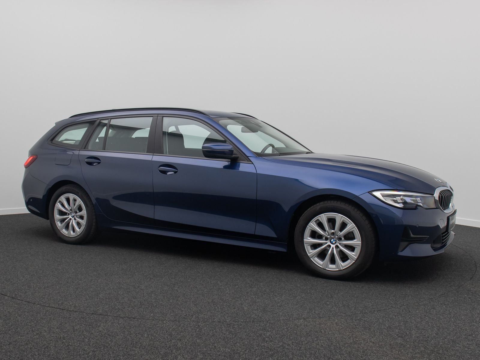 Fahrzeugabbildung BMW 320d GeschwindigReg HiFi Kamera LED CockpitPlus