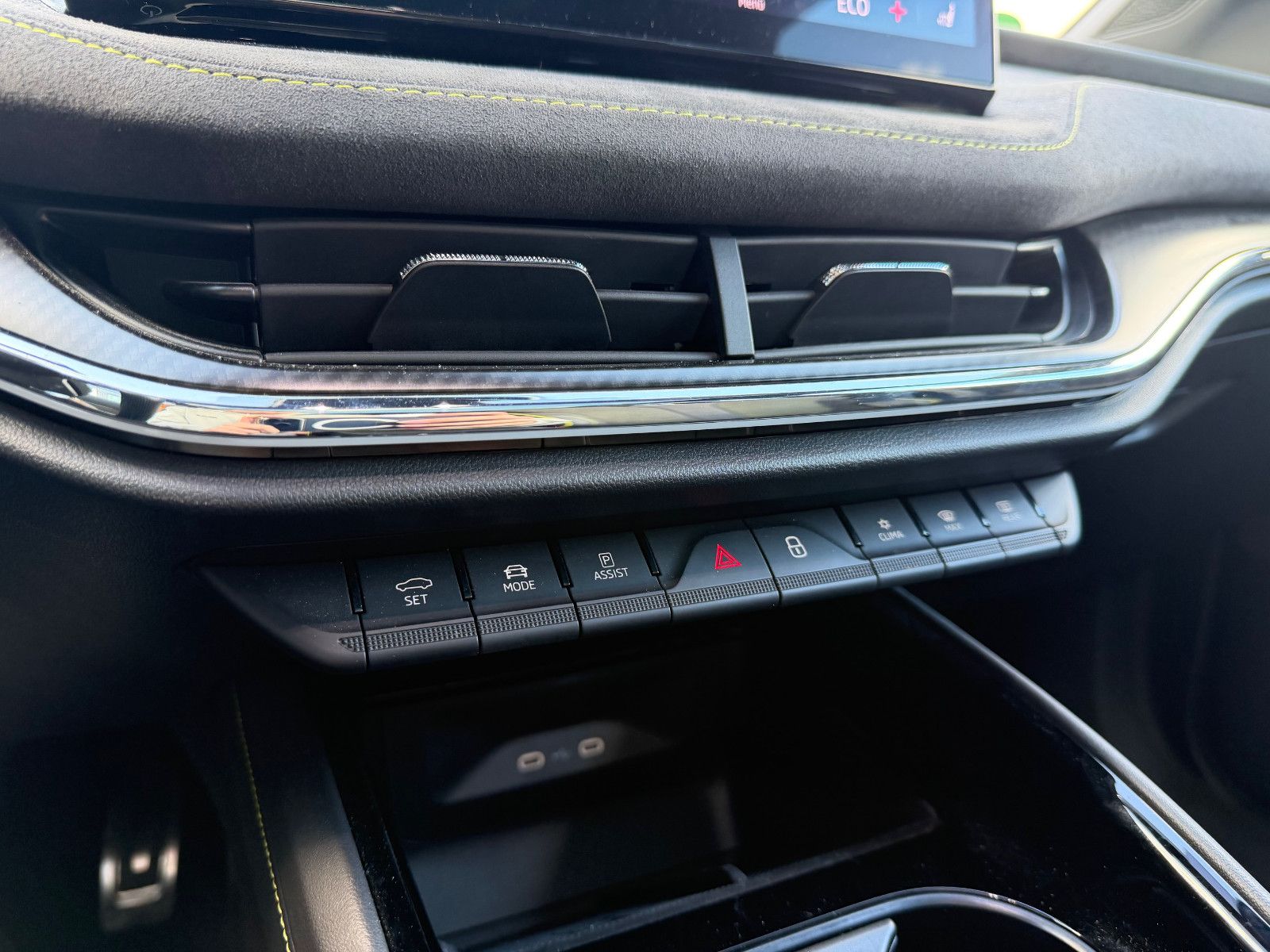 Fahrzeugabbildung SKODA Enyaq RS*ACC*SZHZNG*NAVI*360°*CARPLAY*AMBIENTE*