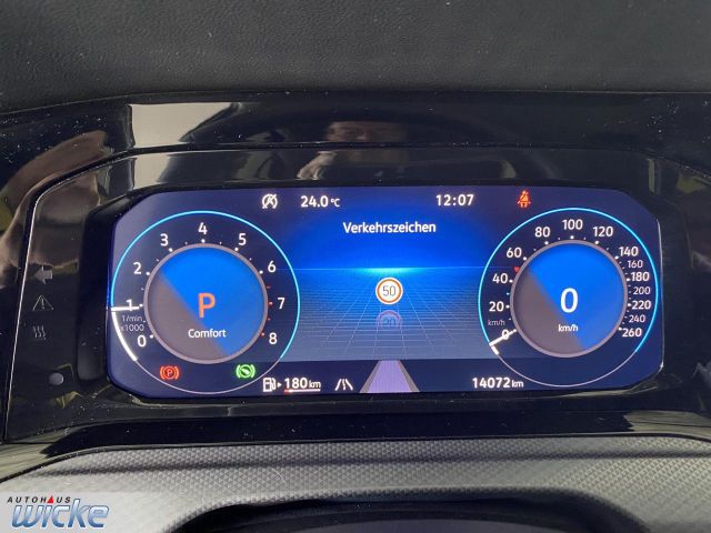 Golf VIII 1.5 eTSI DSG Active NAVI KLIMA LED SHZ