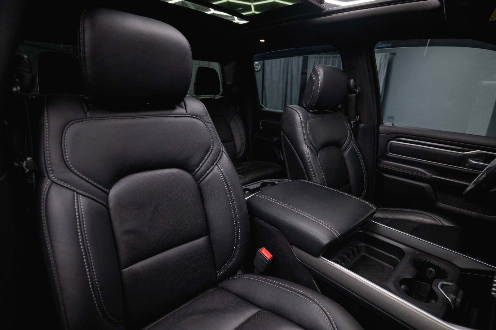 Fahrzeugabbildung Dodge RAM 5.7 V8 HEMI 4x4 OFFROAD Night-Paket *PANO*