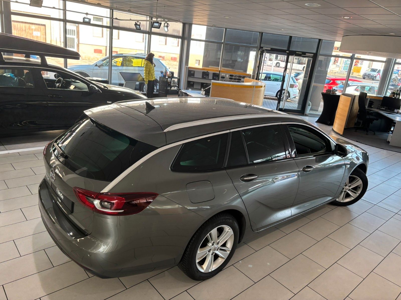 Fahrzeugabbildung Opel Insignia B ST 1.5 INNOVATION NAVI/SHZ/KAMERA/MAT
