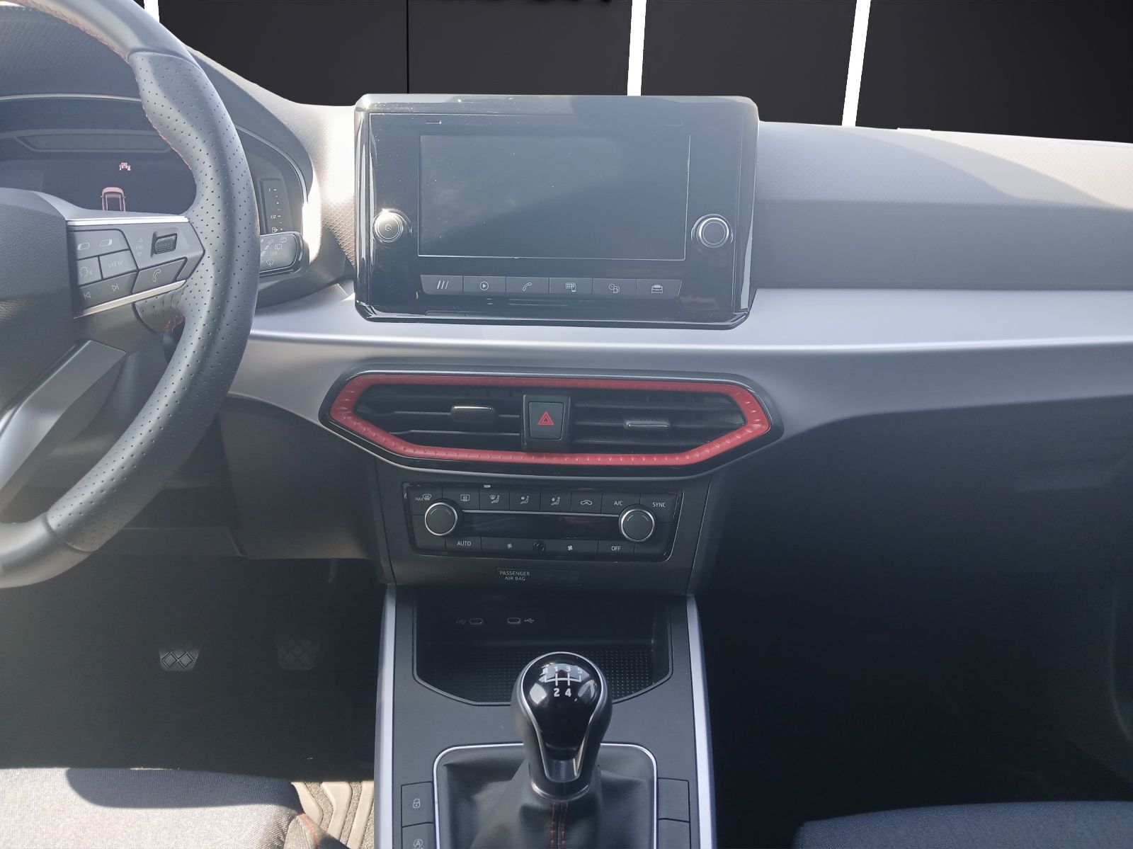 Fahrzeugabbildung SEAT Arona TSI FR-Line LED AID GRA PDC SH LM