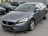 Volvo V 40 T2 2.0 Momentum (EURO 6d-TEMP) - Volvo V40 in Frankfurt (Main)