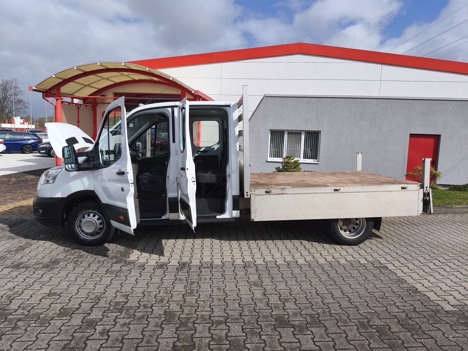 Fahrzeugabbildung Ford Transit Pritsche 350 L3 DK/Zwillingsreif/3t Ahk