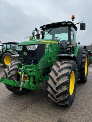 John Deere 6210R