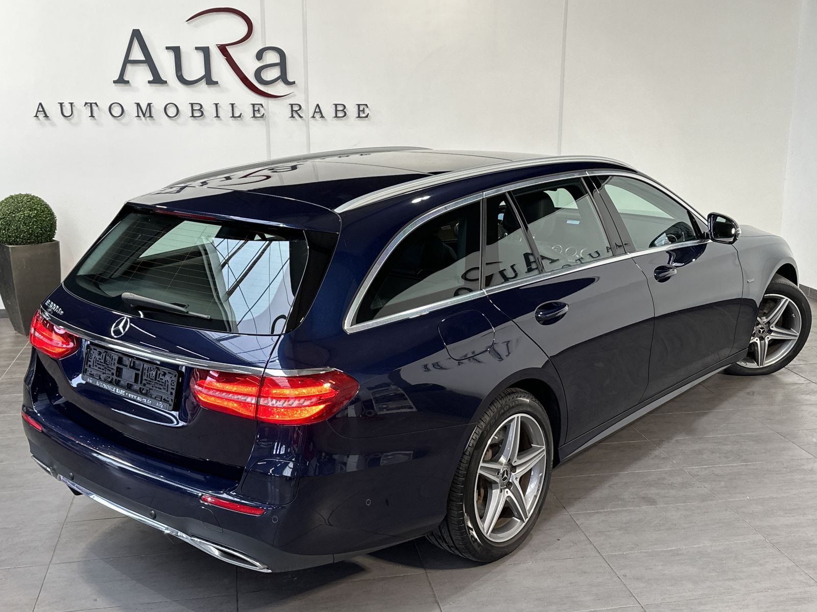Fahrzeugabbildung Mercedes-Benz E 300de T AMG-Line NAV+LED+360°+PANORAMA+BURMEST