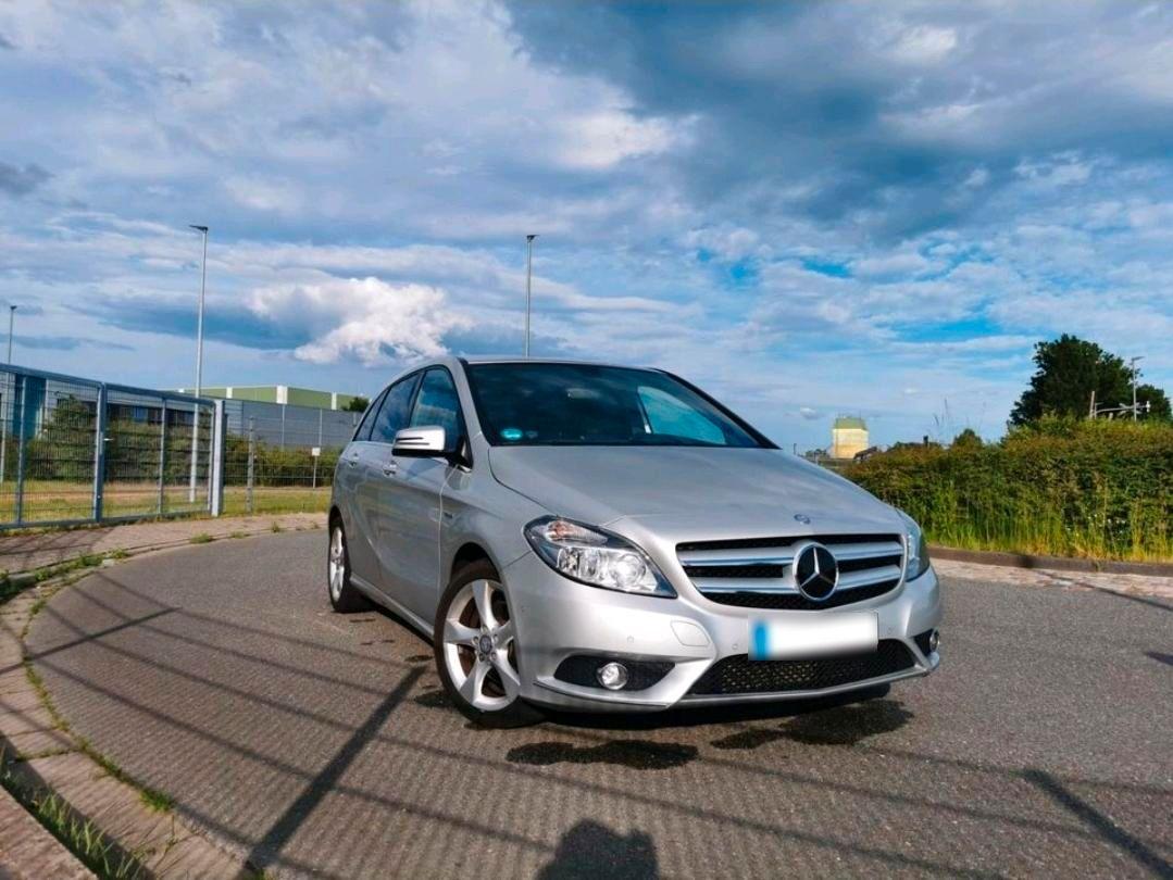 Mercedes-Benz B 200