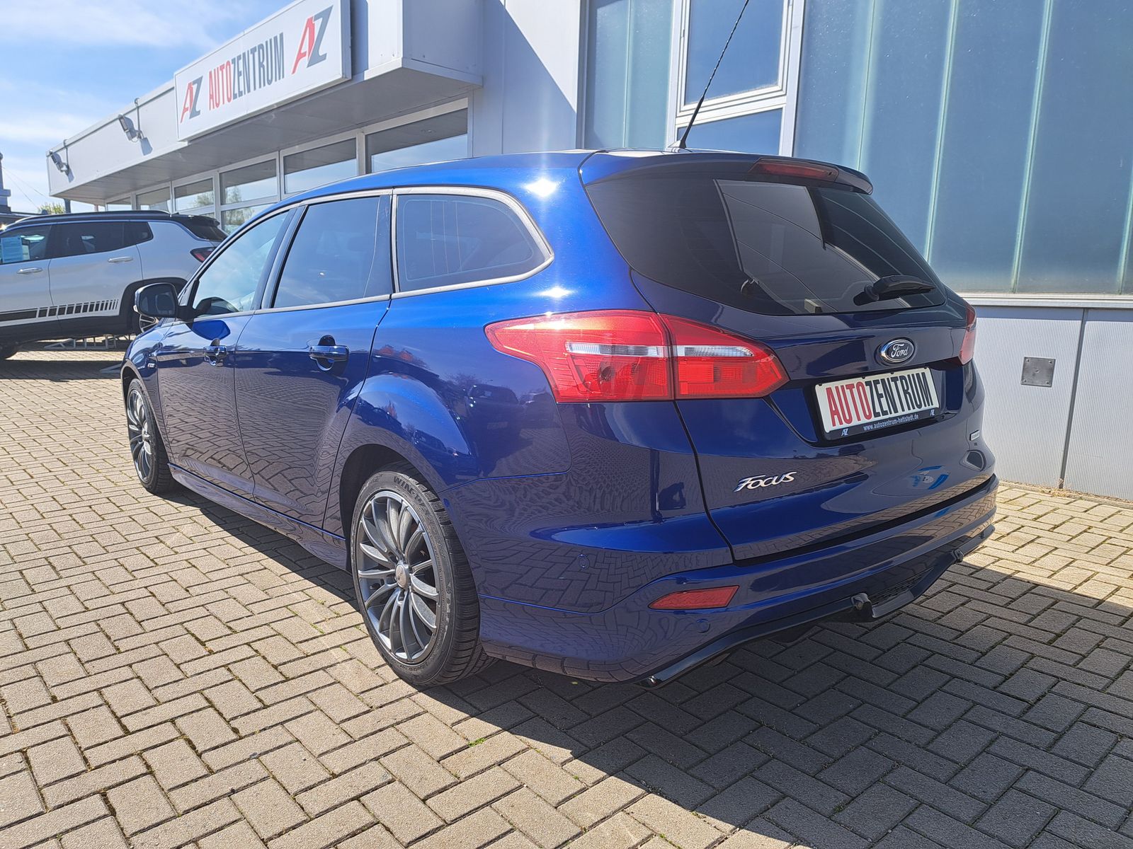 Fahrzeugabbildung Ford Focus ST-Line NAVI PARK-ASSISTENT WINTERPAKET