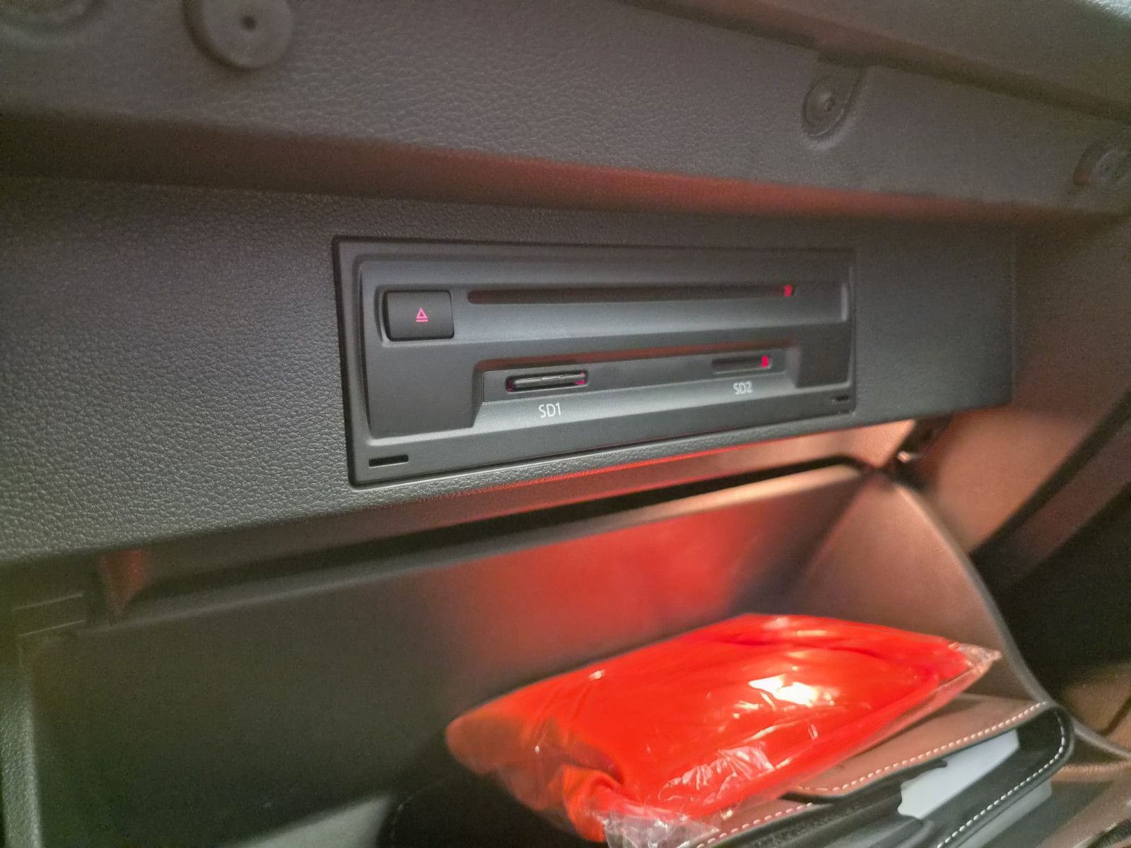 Fahrzeugabbildung Volkswagen T-Roc Sport 4Motion / LED / SCHECKHEFT