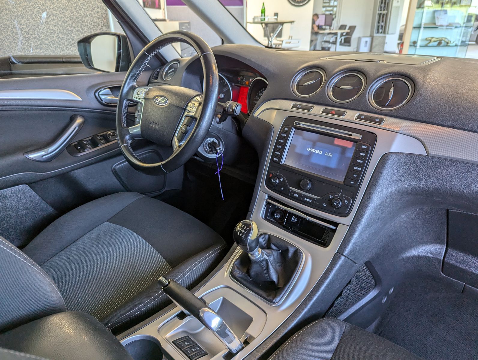 FORD Galaxy 2.0 TDCi Navi 7-Sitze Traveller-Paket SHZ - Image 11