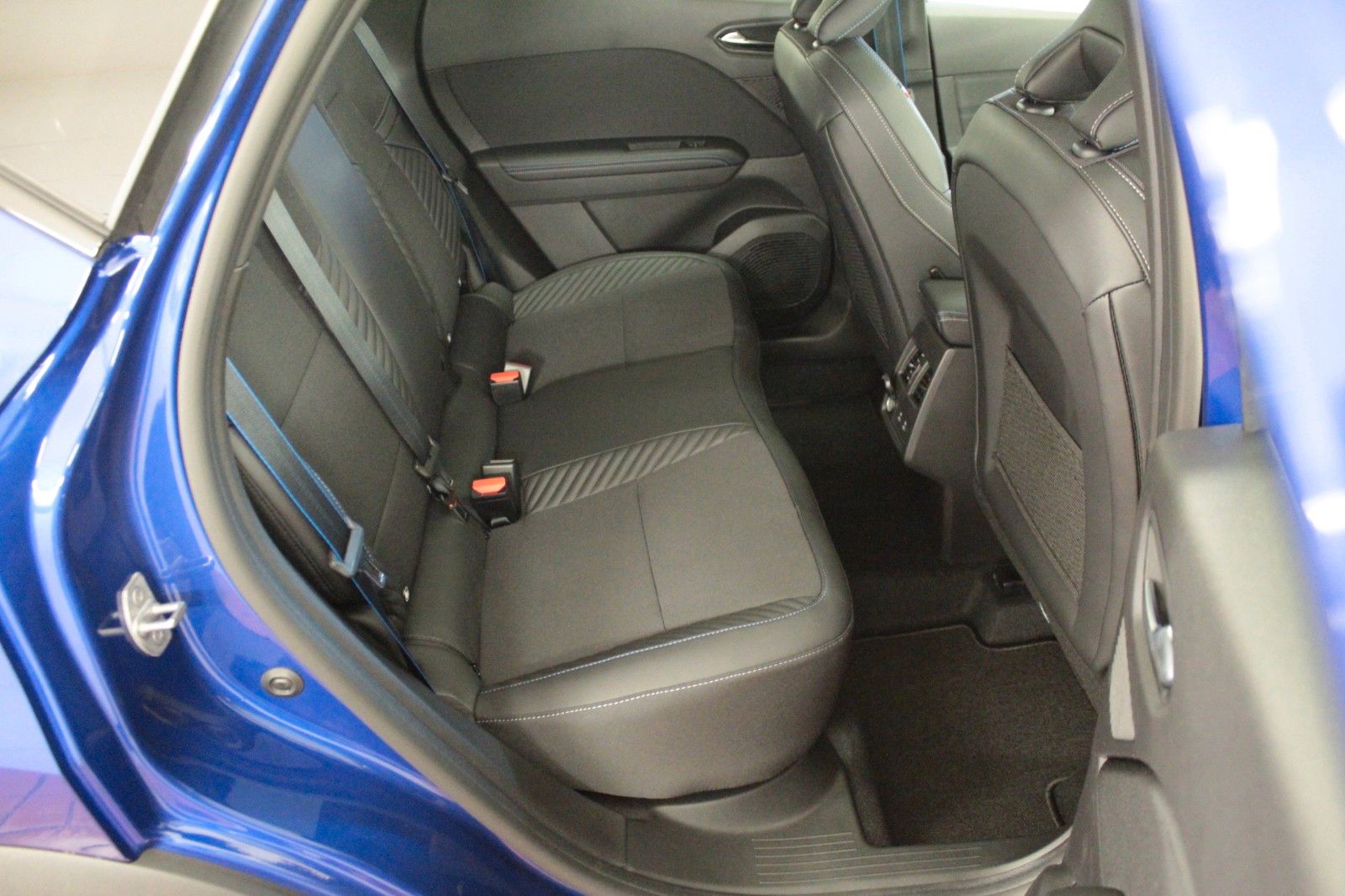 Fahrzeugabbildung Renault Captur Mild Hybrid 160 EDC Esprit Alpine