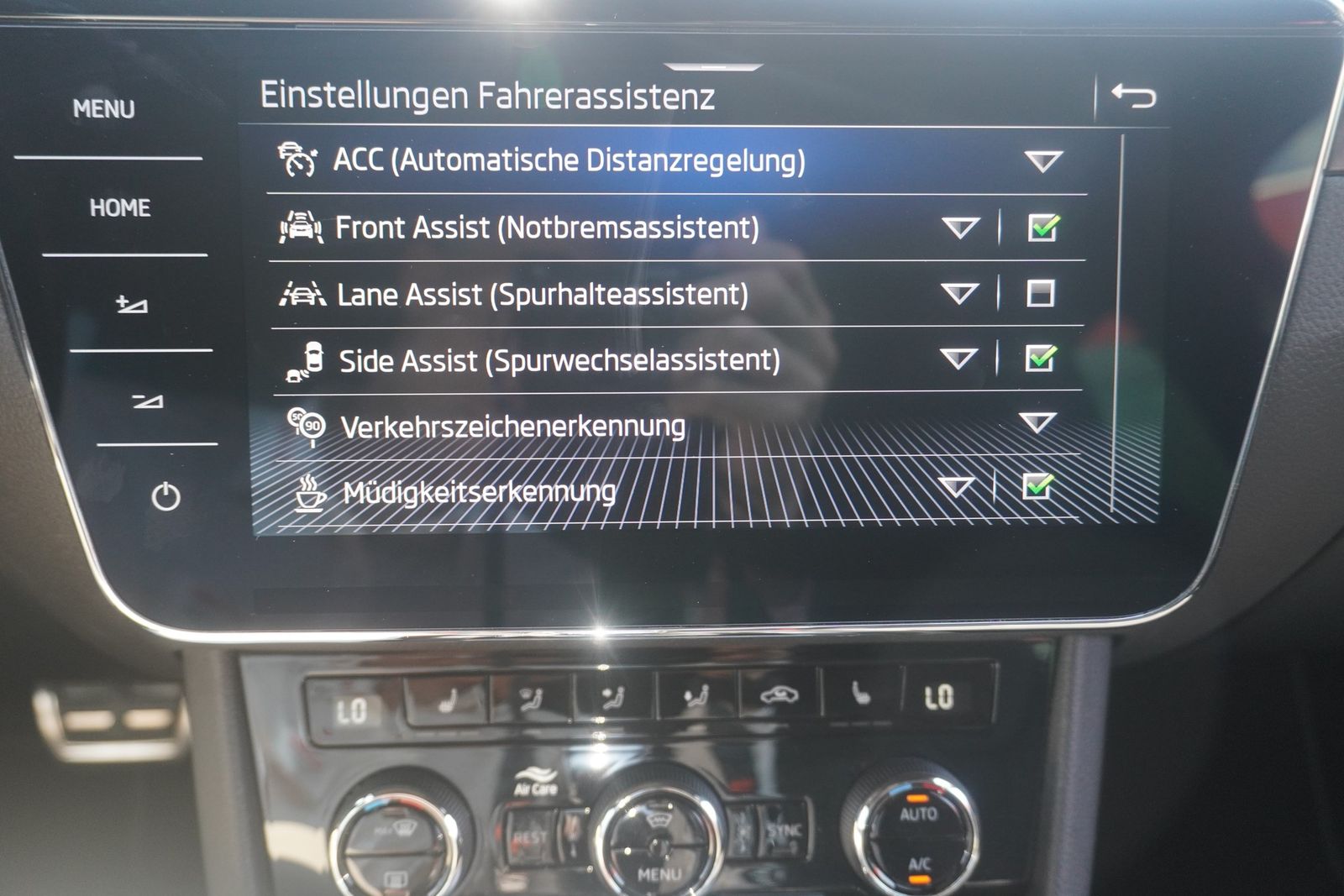 Skoda Superb Combi 2.0TSI Sportline LED Navi ACC Leder foto 18