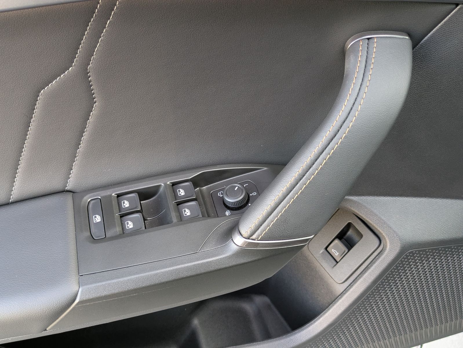 Fahrzeugabbildung CUPRA Leon VZ 2.0TSI 4Drive ACC*PANO*MATRIX*DCC*LM19"
