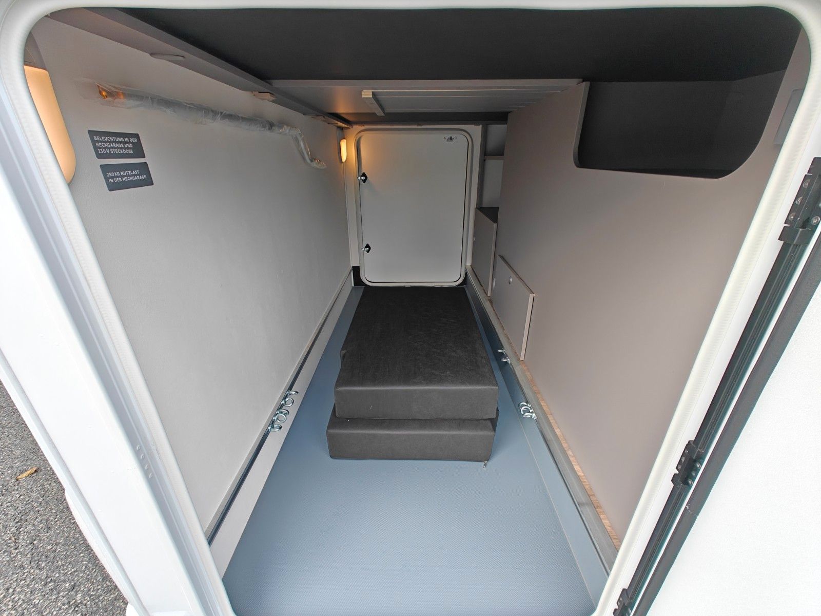 Fahrzeugabbildung LMC Tourer T 660 G -  663 70 Jahre, 140PS -