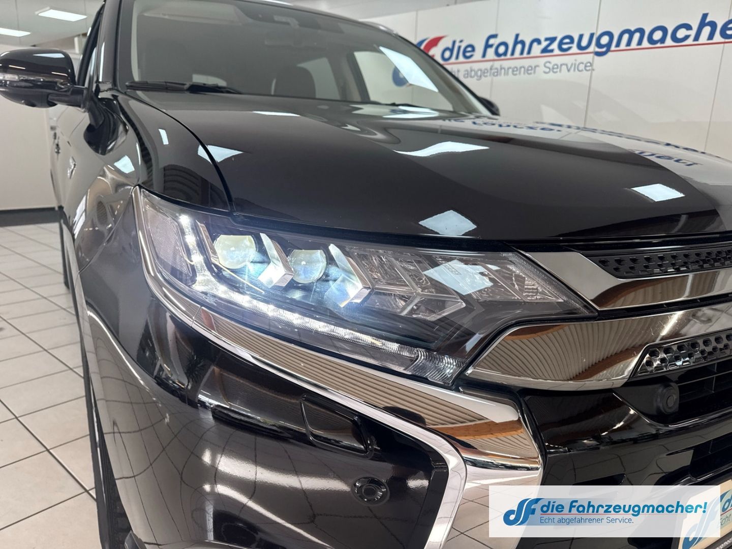 Fahrzeugabbildung Mitsubishi Outlander PHEV Plus 4WD StandHZG LED ACC El. Hec