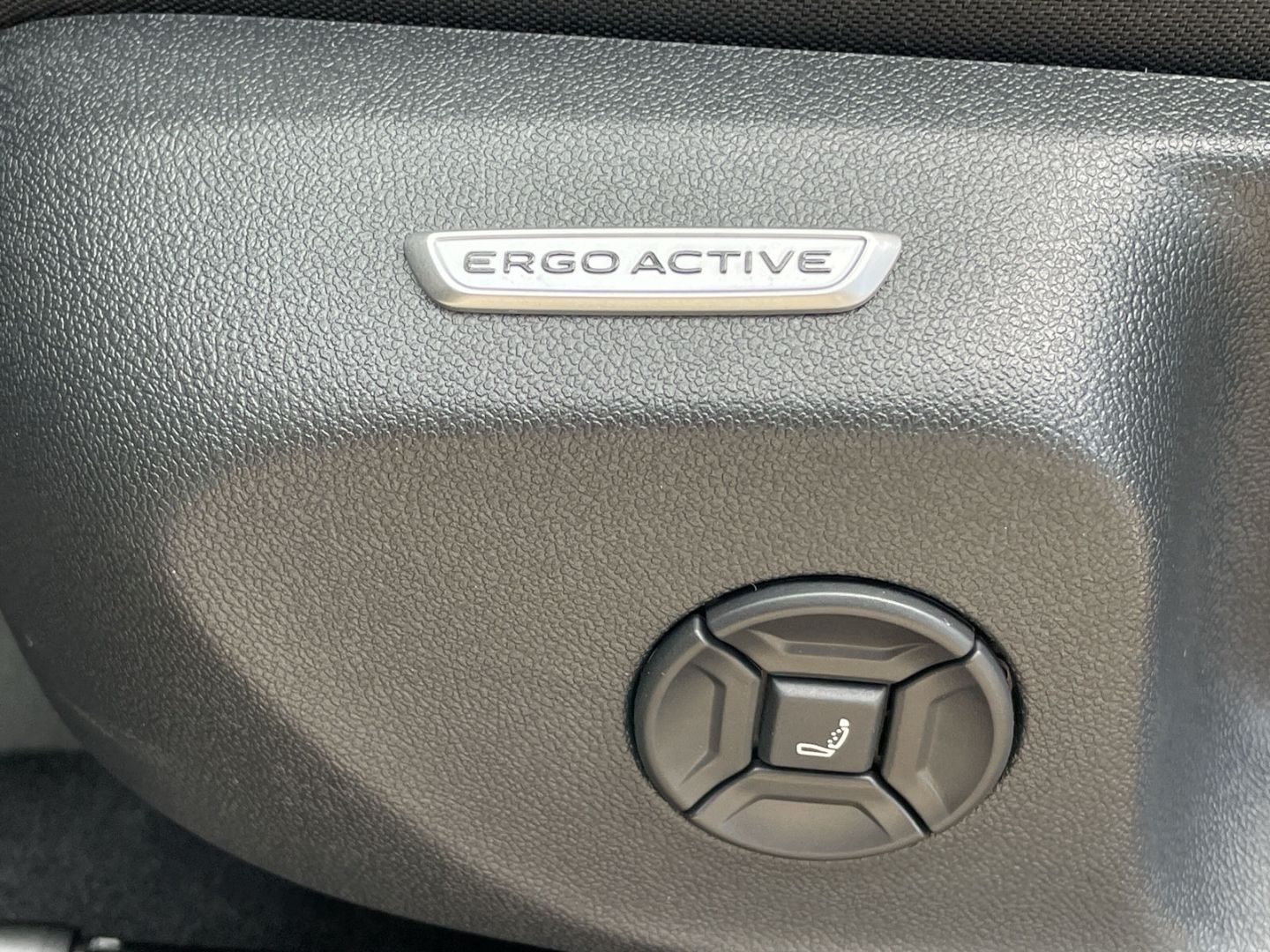 T-Roc Style 1.5 eTSI DSG AHK/Navi/Kamera/Keyless