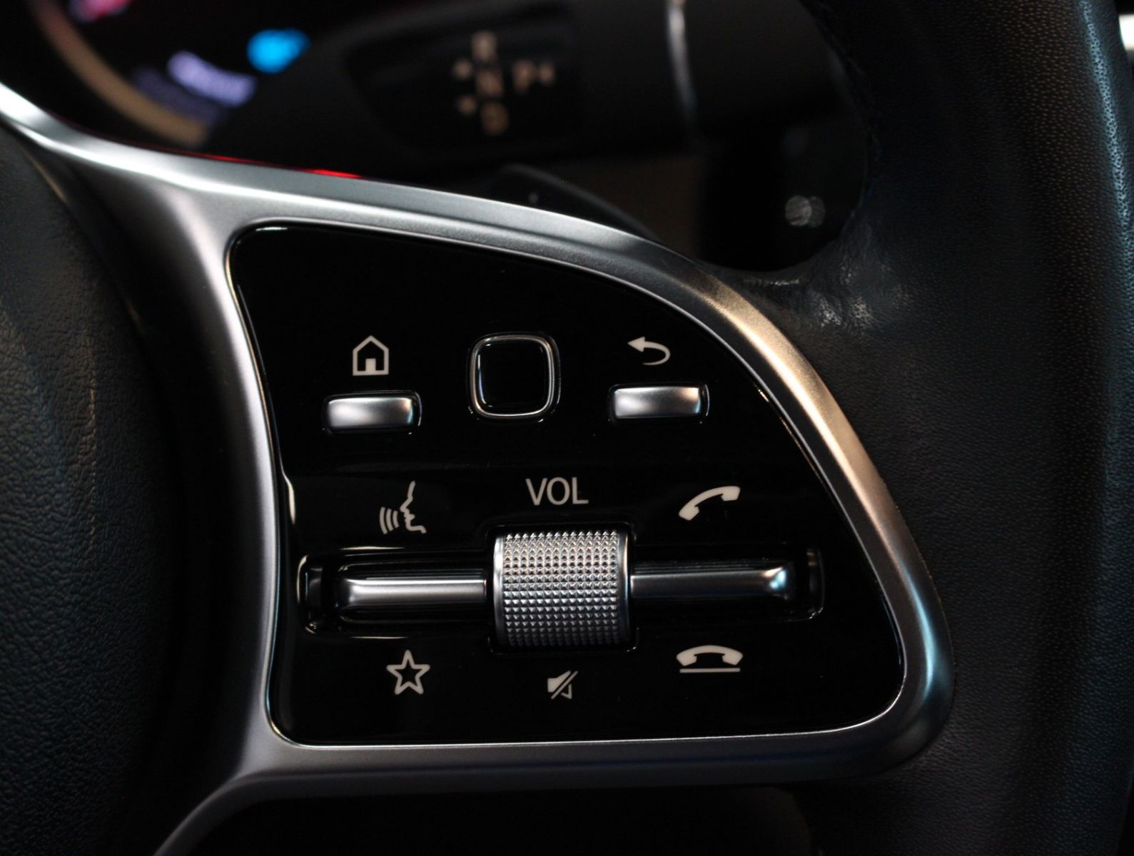 Fahrzeugabbildung Mercedes-Benz C 200 T Avantgarde Distronic*elekt. AHK*LED