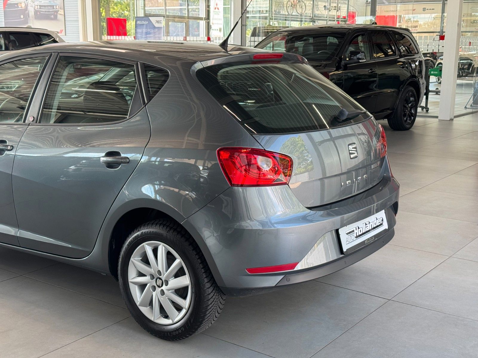Fahrzeugabbildung SEAT Ibiza 1.0 Reference  "Klima LM Parksensoren hi."