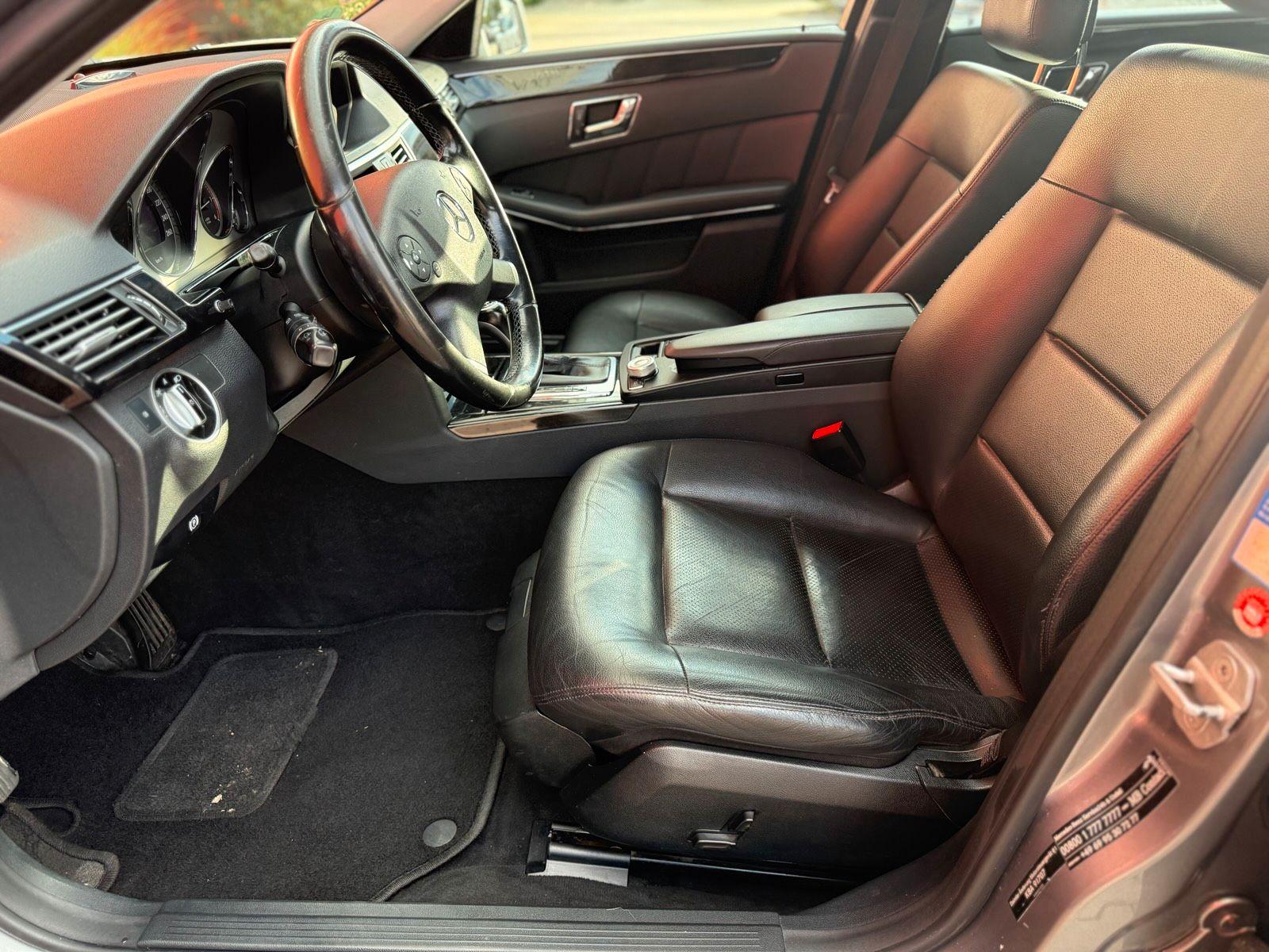 Mercedes-Benz E220 2011 — photo 13