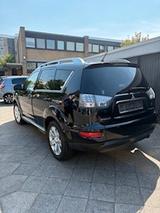 Mitsubishi Outlander 2.0 MIVEC Invite 2WD Invite - Mitsubishi Outlander von privat