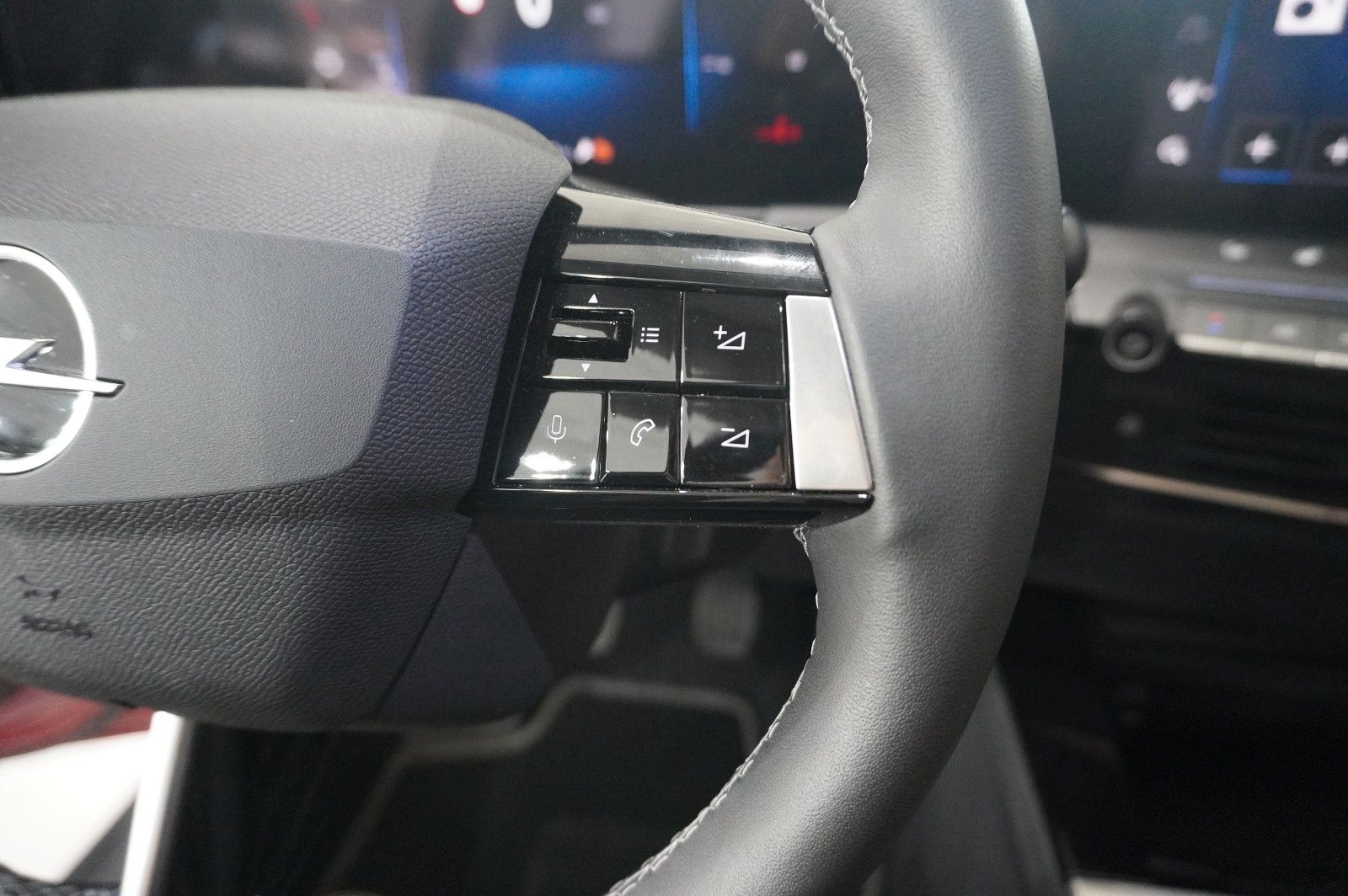 Fahrzeugabbildung Opel Astra L Lim. 1.2T ELEGANCE NAVI/LED/KAMERA/DAB+