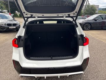 BMW iX1 xDrive30 M Sportpaket Head-Up HK HiFi DAB