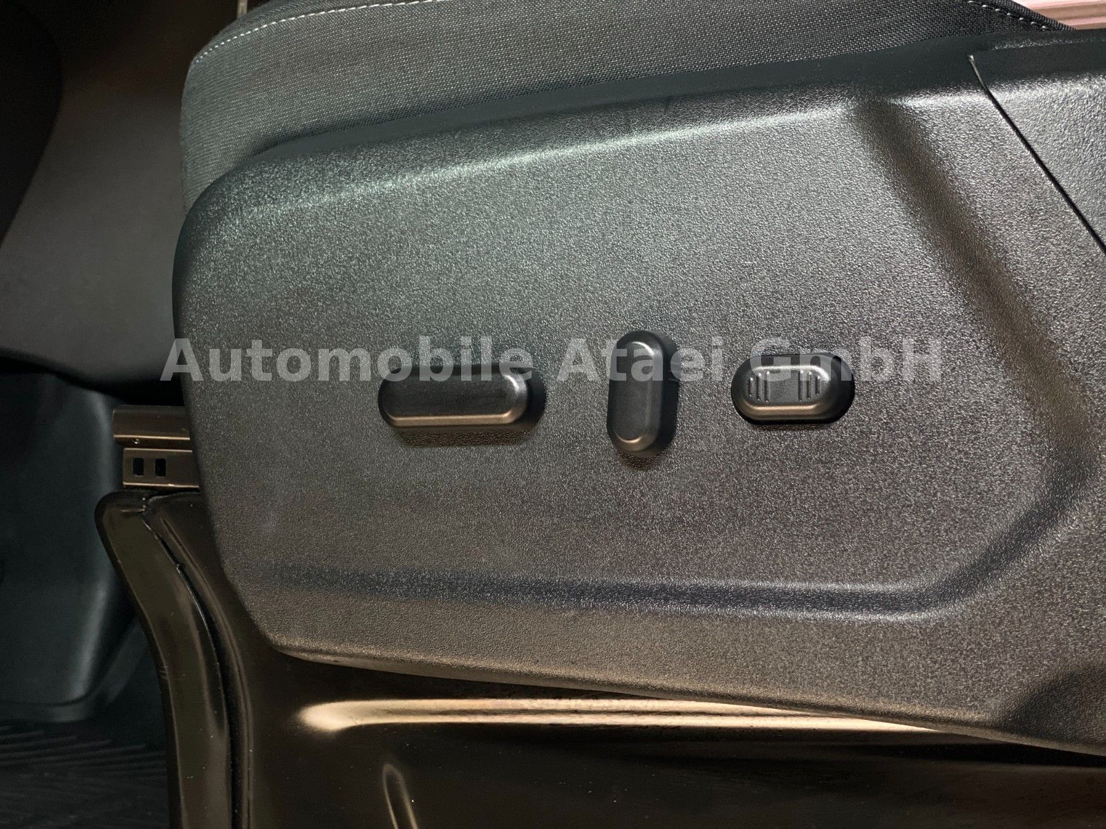 Fahrzeugabbildung Ford Transit 350 L3H2 *Automatik* 9-SITZE+NAVI (3047)