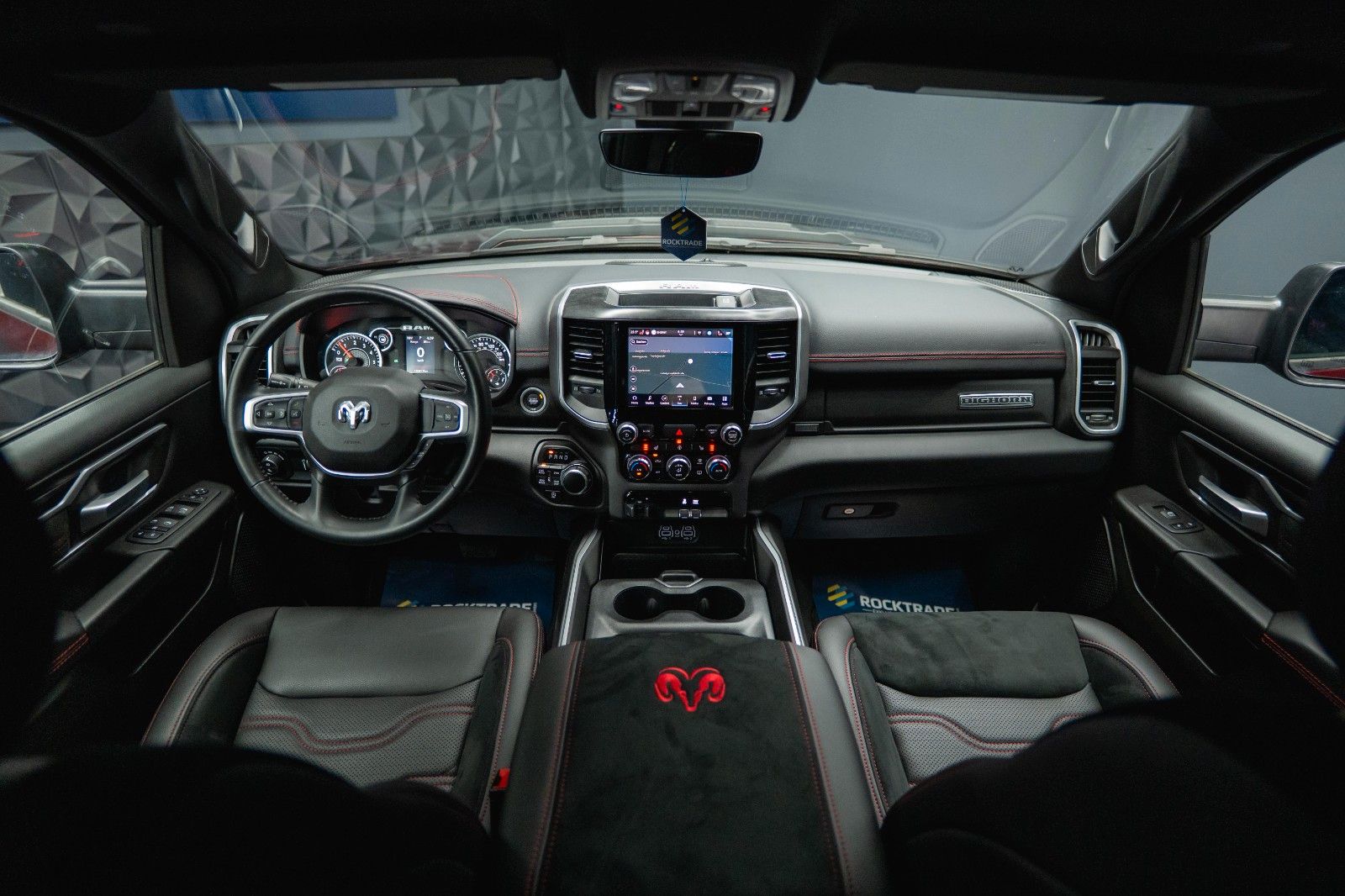 Fahrzeugabbildung Dodge RAM 5.7 V8 HEMI 4x4 OFFROAD NIGHT-Edition LED