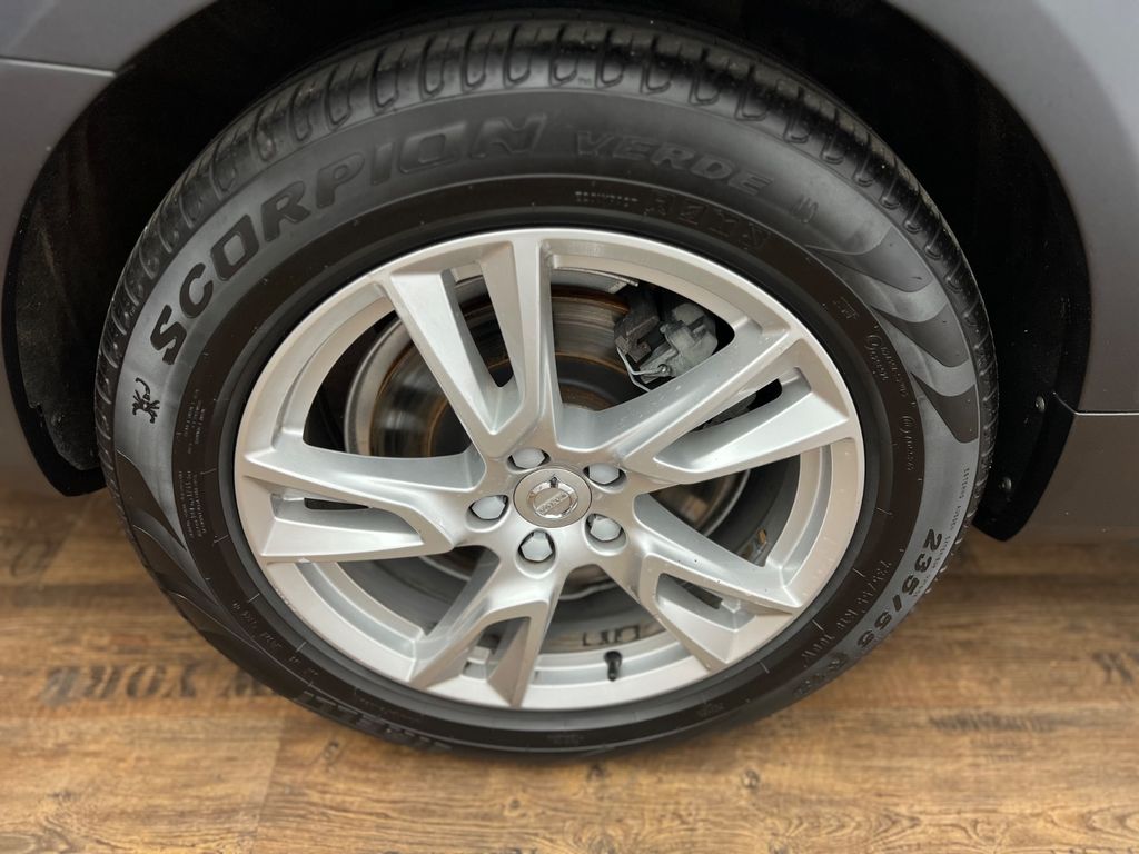 VOLVO V90 Cross Country D5 ALLRAD / 1.HD /235PS /B&W VOLVO V90 Cross Country D5 ALLRAD / 1.HD /235PS /B&W
