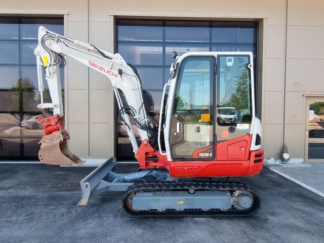 Takeuchi TB 235-2*Leasing/Mietkauf*Powertilt *3xlöffel *